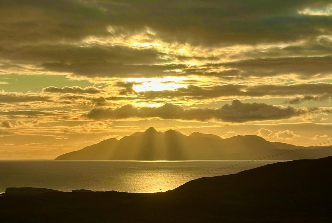 Tigh Mairi At Mary'S Thatched Cottages Elgol Экстерьер фото