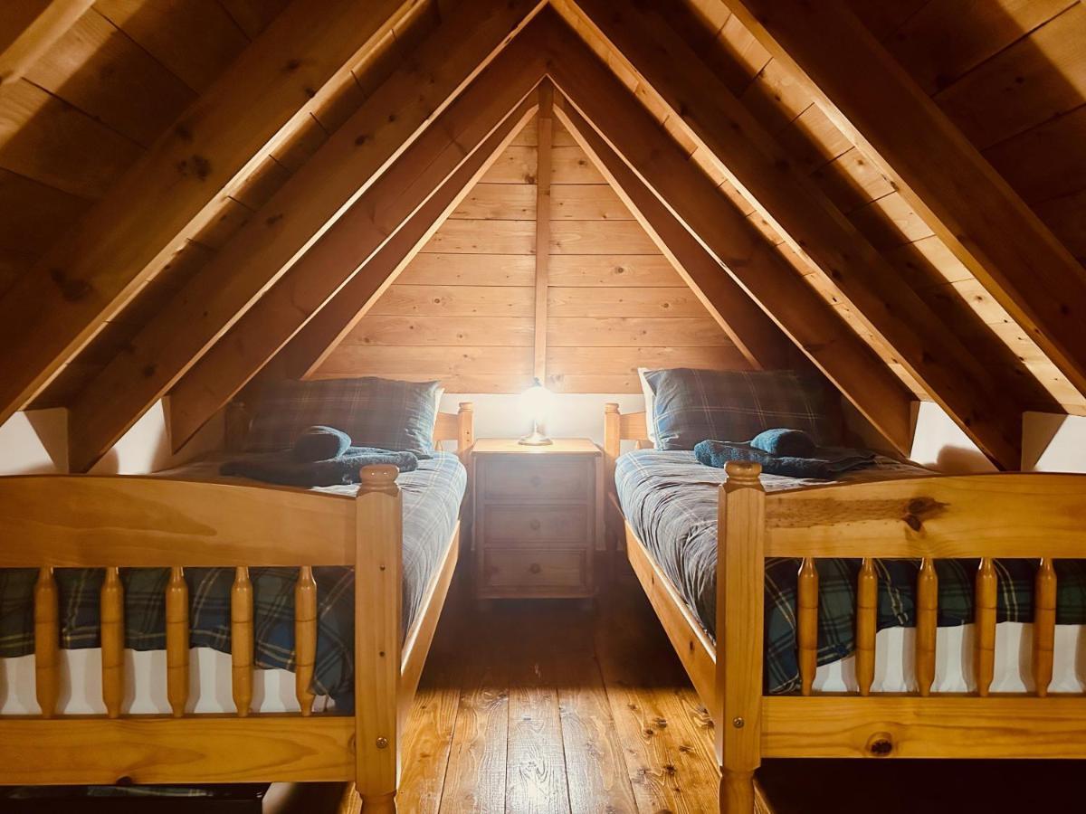 Tigh Mairi At Mary'S Thatched Cottages Elgol Экстерьер фото