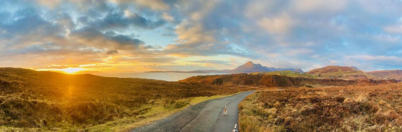 Tigh Mairi At Mary'S Thatched Cottages Elgol Экстерьер фото