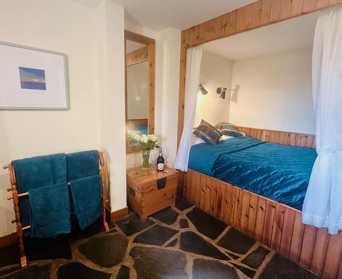 Tigh Mairi At Mary'S Thatched Cottages Elgol Экстерьер фото